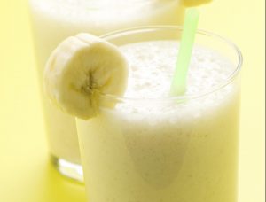 Batido de banana, naranja y kiwi Recipe Image