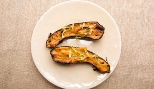 Berenjena con Miso a la Brasa Recipe Image