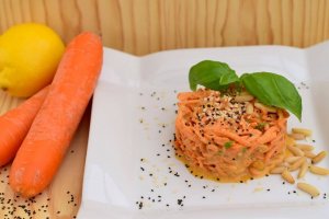 Ensalada de zanahoria con aderezo de tahini Recipe Image