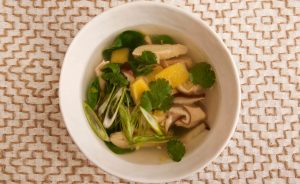 Pollo con caldo de jengibre Recipe Image