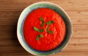 Sopa fría de pimientos rojos rostizados Recipe Image