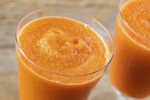 Batido de Zanahorias y Naranja con Jengibre y Dátiles Recipe Image