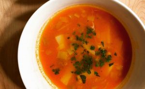 Sopa de puerro y papa al estilo mexicano Recipe Image