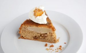 Torta invertida de peras y jengibre Recipe Image