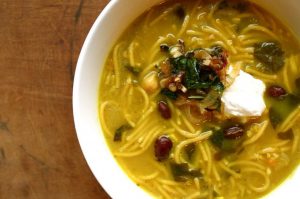 Sopa de fideos persa (ash reshteh) Recipe Image