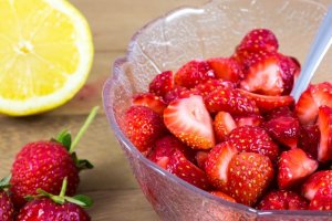 Fresas Maceradas con Cítrico Recipe Image
