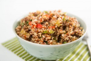 Quinoa de Coco Estilo Tailandés Recipe Image